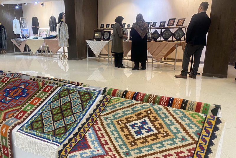افتتاح نمایشگاه صنایع‌دستی و پوشاک ایرانی در قزوین