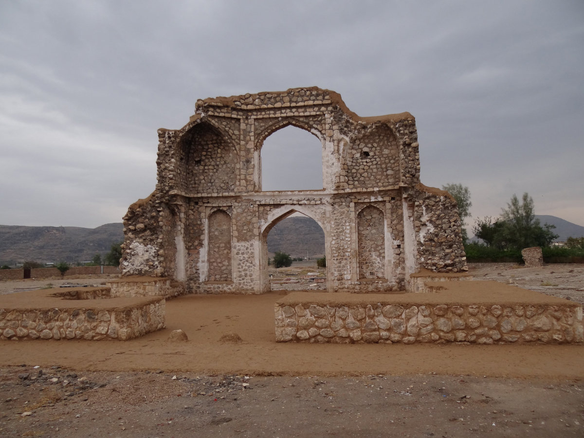 مرمت چهارطاقی صحرای پوشنج شهرستان داراب