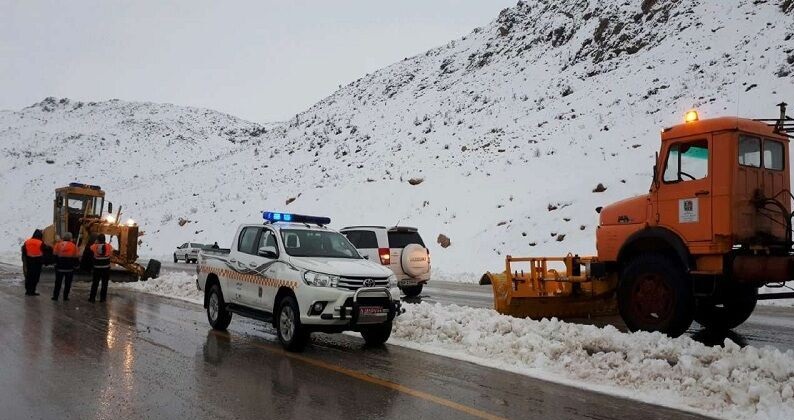 بارش برف سبب ایجاد ترافیک در جاده‌های کوهستانی کهگیلویه و بویراحمد شد