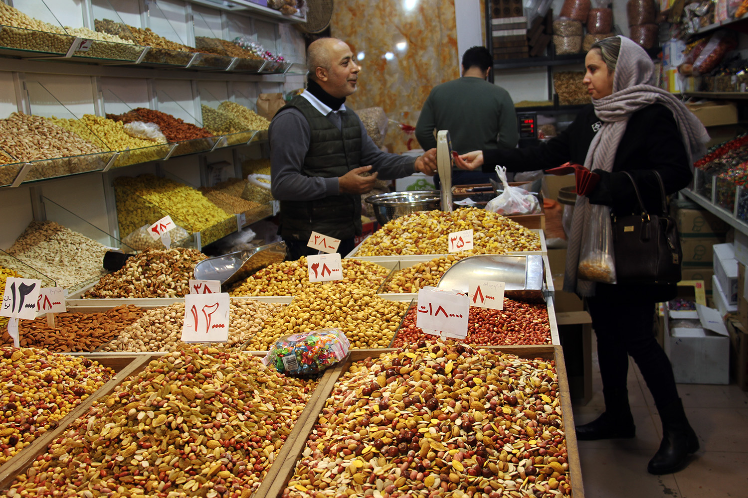 بازار خرید شب یلدا در ارومیه