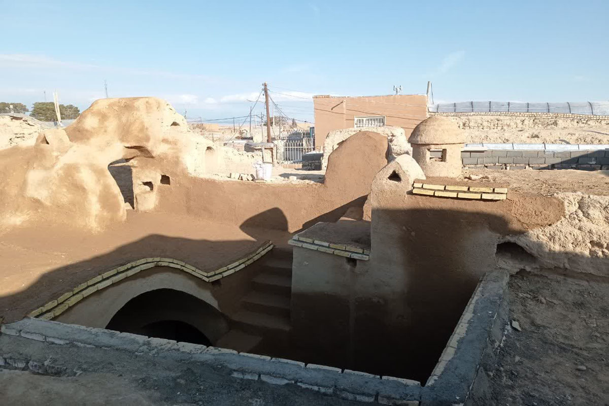 آماده‌سازی اولین گذر تاریخی و معماری حاشیه کویر در روستای تاریخی بیابانک