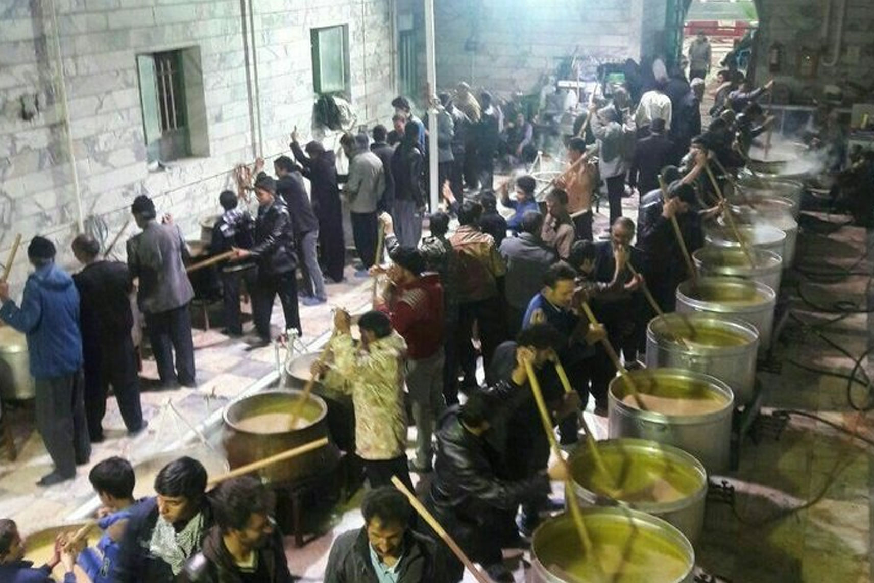 برگزاری آیین سنتی پخت آش حلیم در شهر گل‌شهر گلپایگان