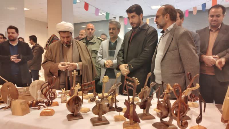 نمایشگاه صنایع‌دستی در ملایر افتتاح شد