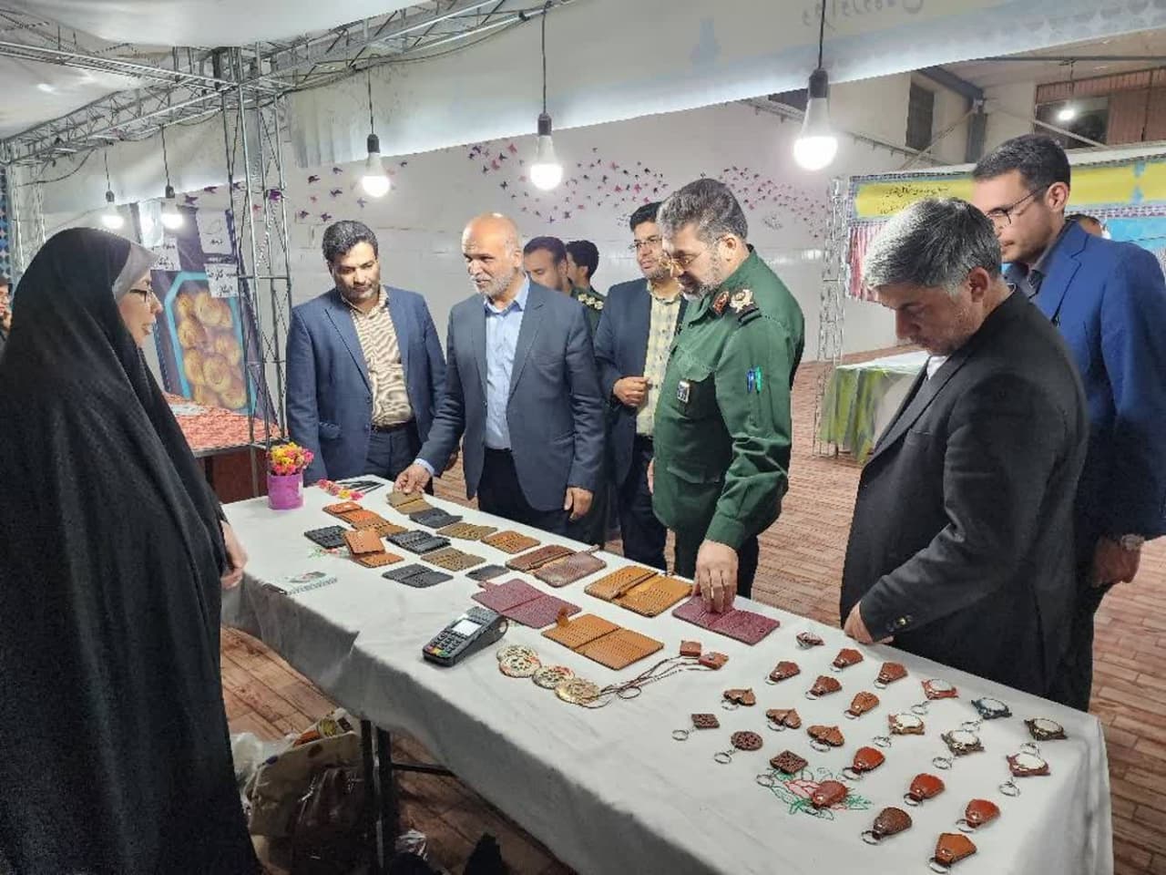 افتتاحیه نخستین جشنواره و نمایشگاه استانی صنایع‌دستی بسیج برگزار شد