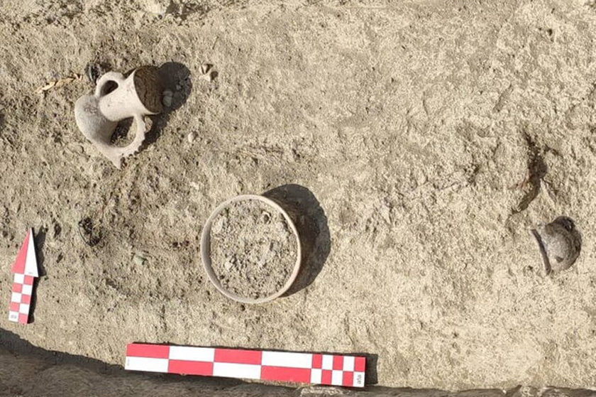 کشف آثاری از دوره عصرآهن تا دوره اشکانی درگورستان مرسین چال/ شناسایی 49 گور در کاوش نجات‌بخشی