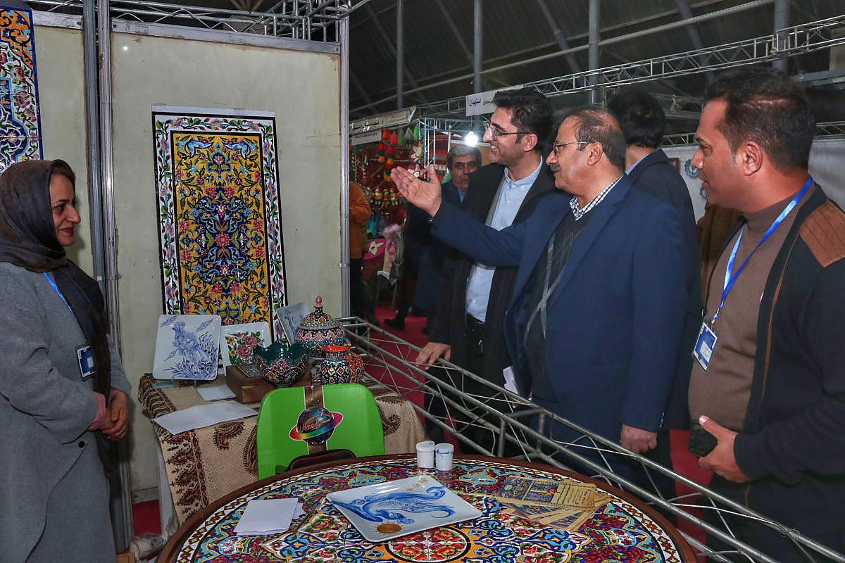 بازدید سرپرست اداره کل حمایت از تولید صنایع‌دستی از سیزدهمین نمایشگاه ملی صنایع‌دستی در شیراز