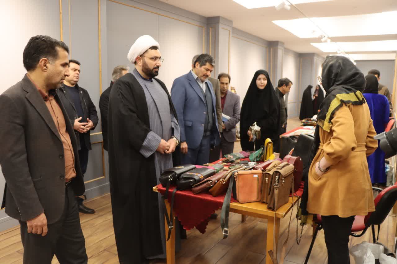 نمایشگاه و فروشگاه صنایع‌دستی بانوان کارآفرین در مشهد برگزار شد