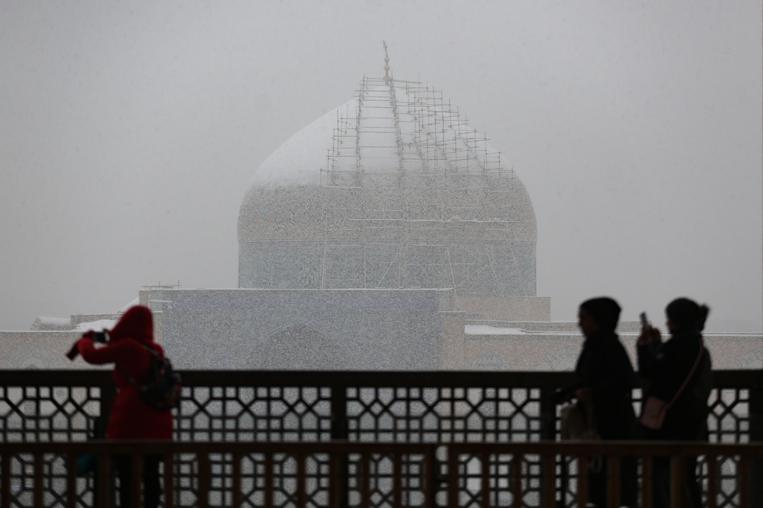 سفیدپوش شدن بناهای تاریخی اصفهان