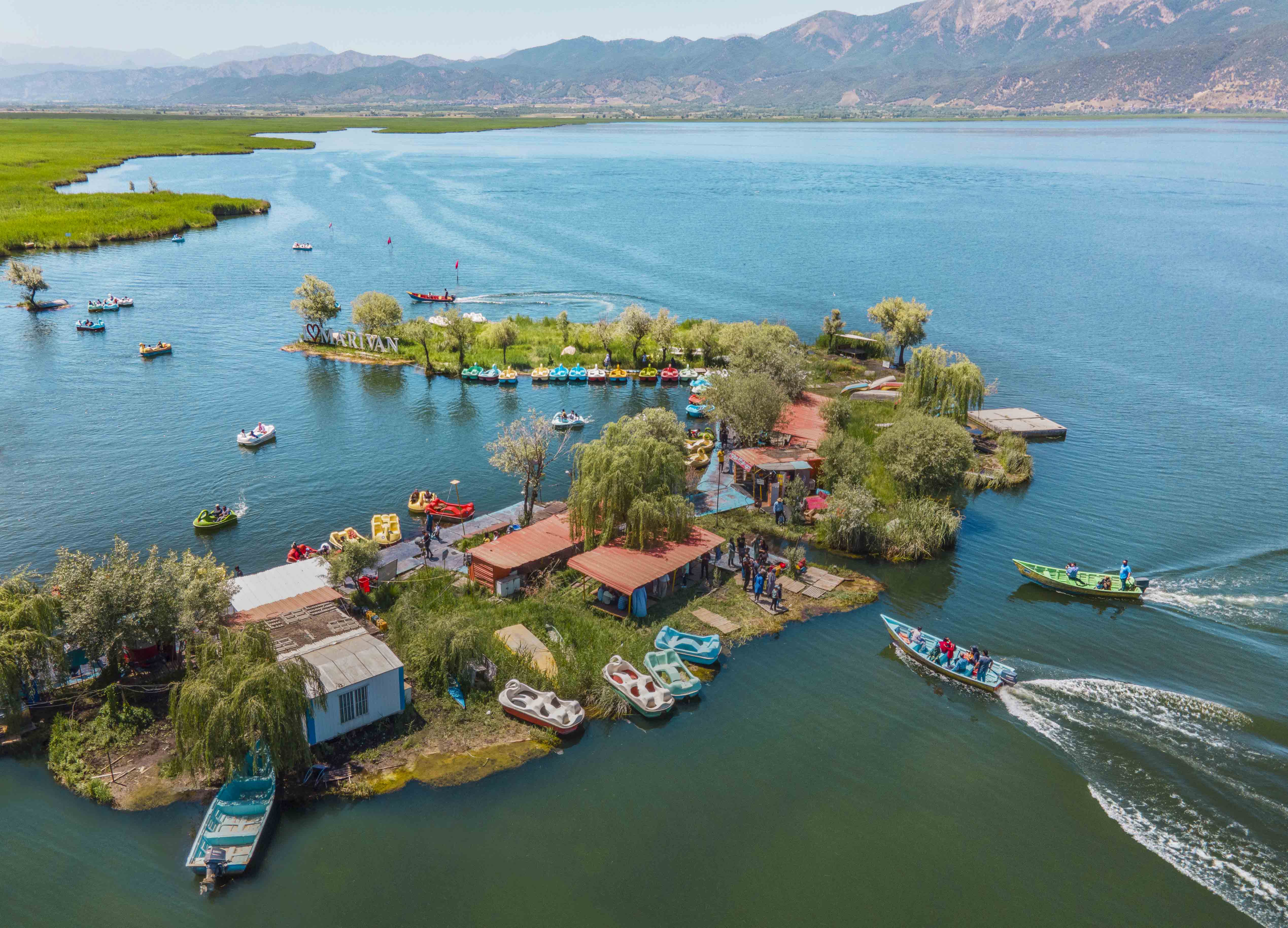 زریبار بزرگترین دریاچه آب شیرین ایران