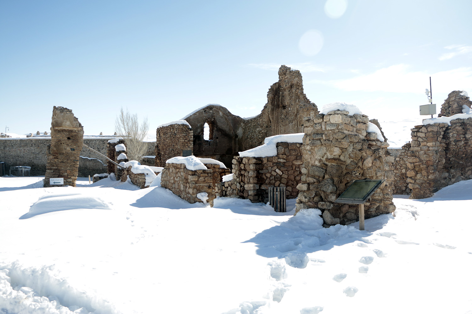بازدید مدیرکل میراث فرهنگی آذربایجان غربی از مجموعه جهانی تخت سلیمان