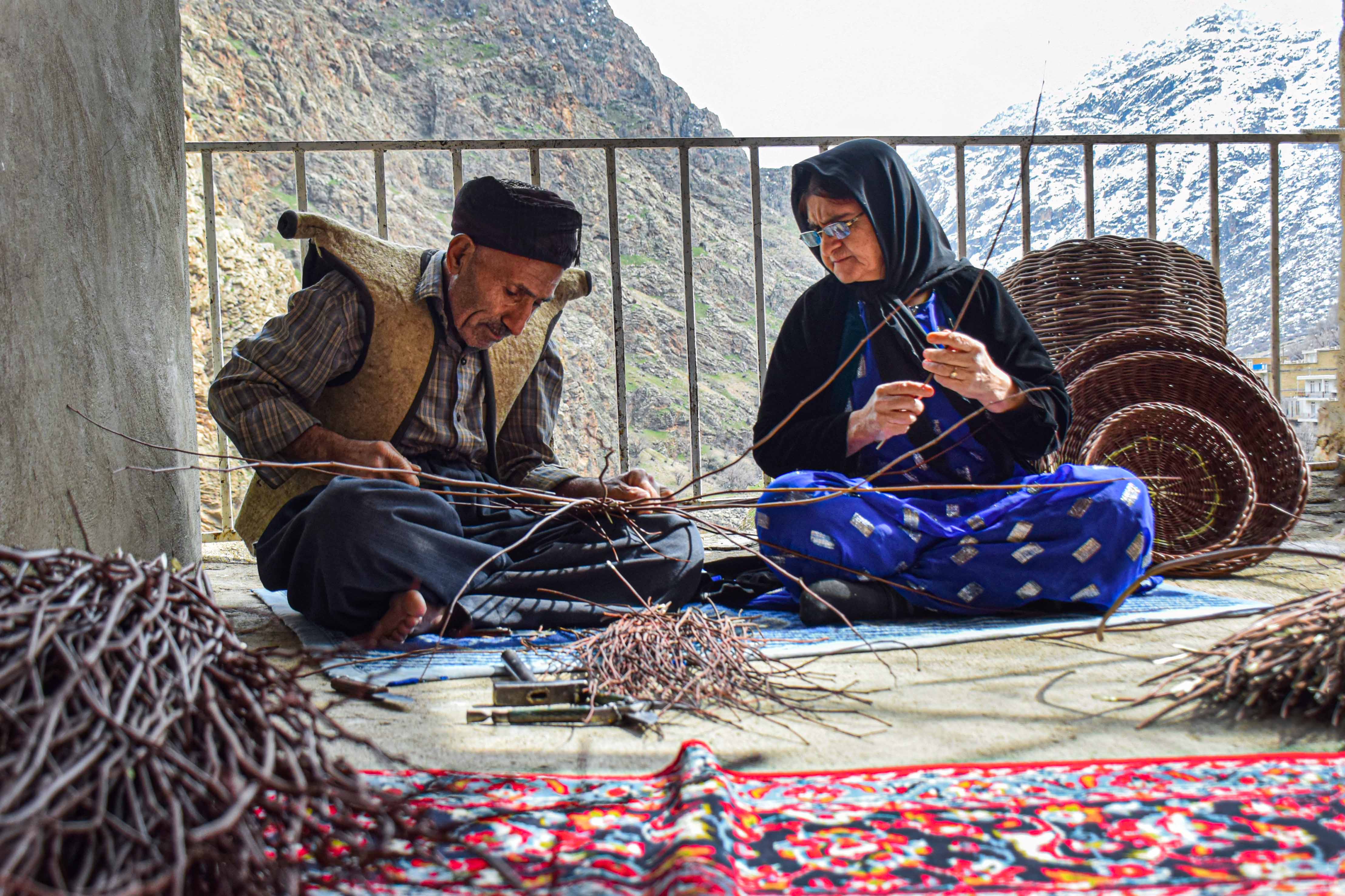 ارغوان بافی؛ هنری کهن در کردستان