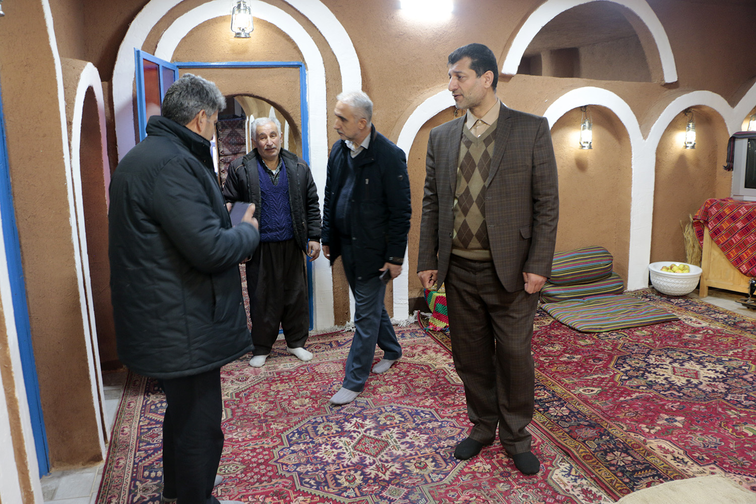 بازدید‌ مدیرکل‌میراث‌فرهنگی آذربایجان غربی از اقامتگاه بوگردی‌ در شهرستان تکاب