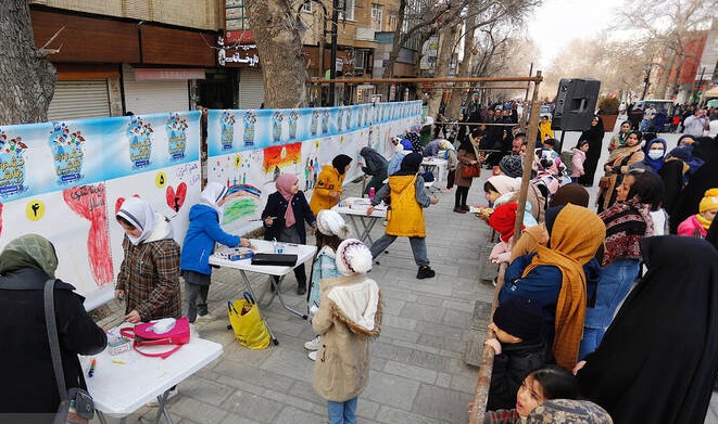 برپایی جشنواره نقاشی کودک و خانواده در پیاده‌راه بوعلی شهر همدان