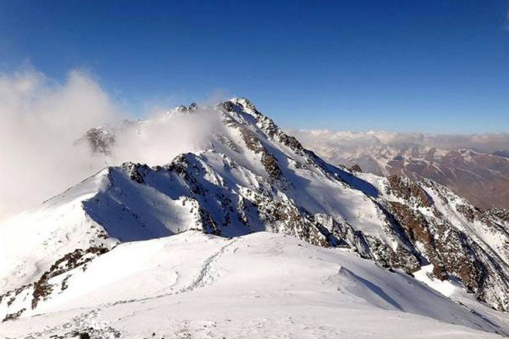 همکاری در عملیات جستجوی کوهنورد گمشده در کوه‌های کرکس نطنز اصفهان