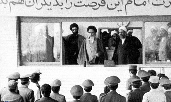 پیوستن همافران به انقلاب/ نظامیان همبستگی خود را با انقلاب مردم ایران اعلام کردند