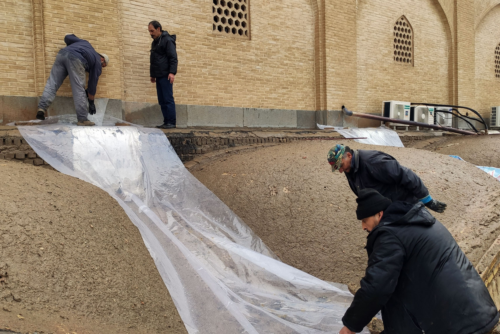 سقف بازار تاریخی نجارهای اصفهان مرمت اضطراری شد