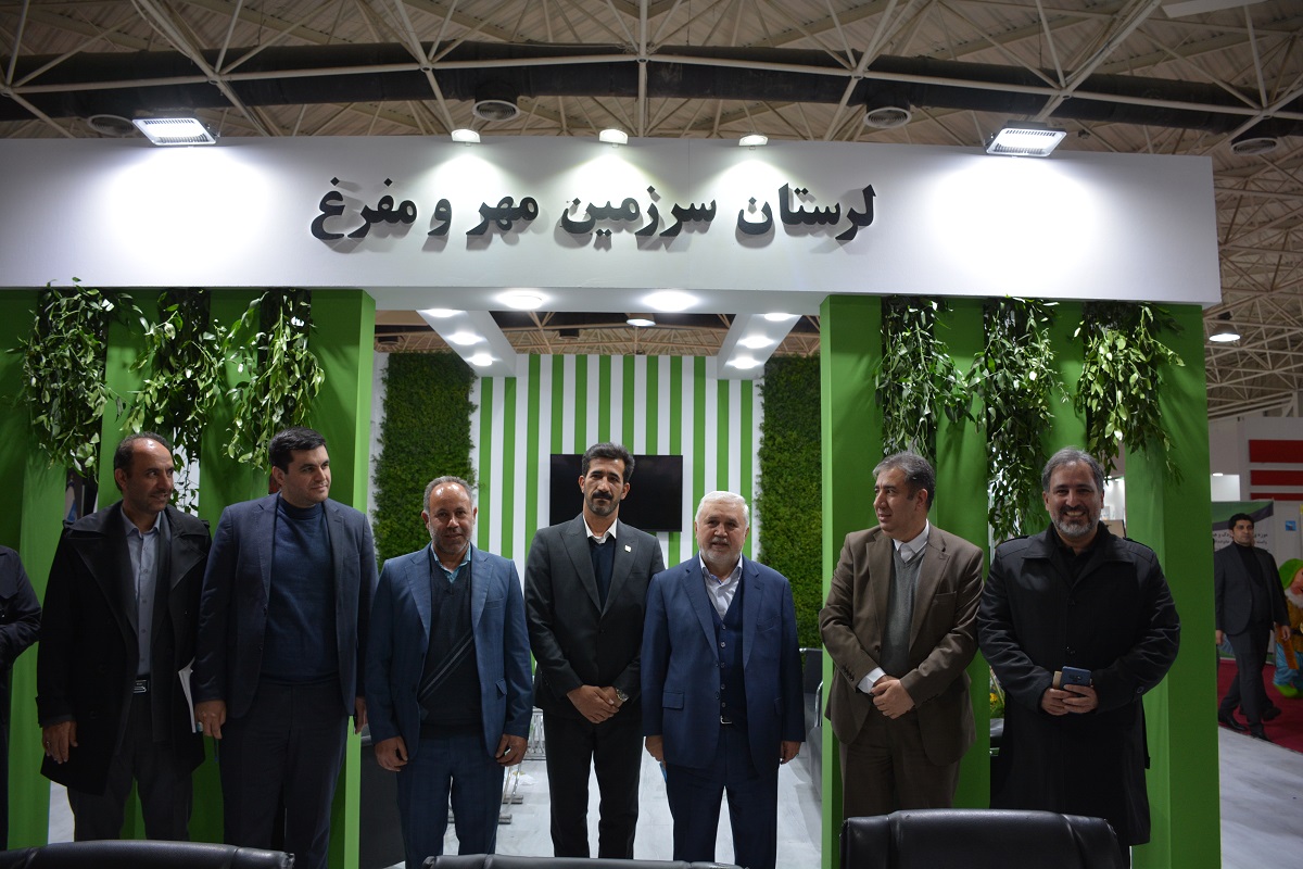 بازدید علی دارابی از غرفه لرستان در شانزدهمین نمایشگاه بین‌المللی گردشگری تهران