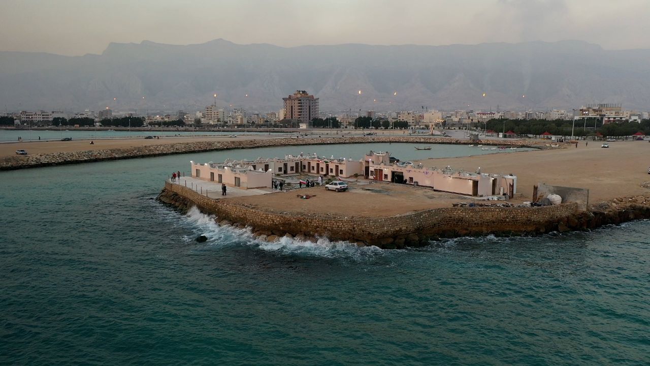 افتتاح یک مرکز گردشگری ساحلی دریایی در بوشهر