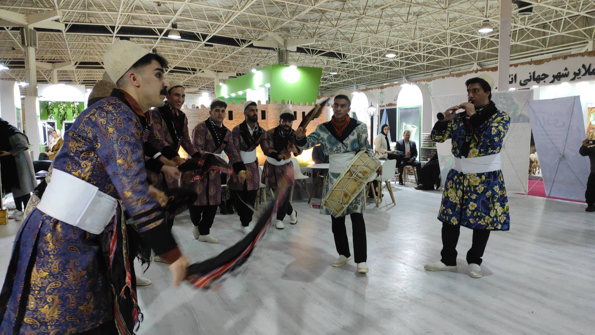 اجرای موسیقی محلی لرستان در نمایشگاه بین‌المللی گردشگری و صنایع وابسته تهران