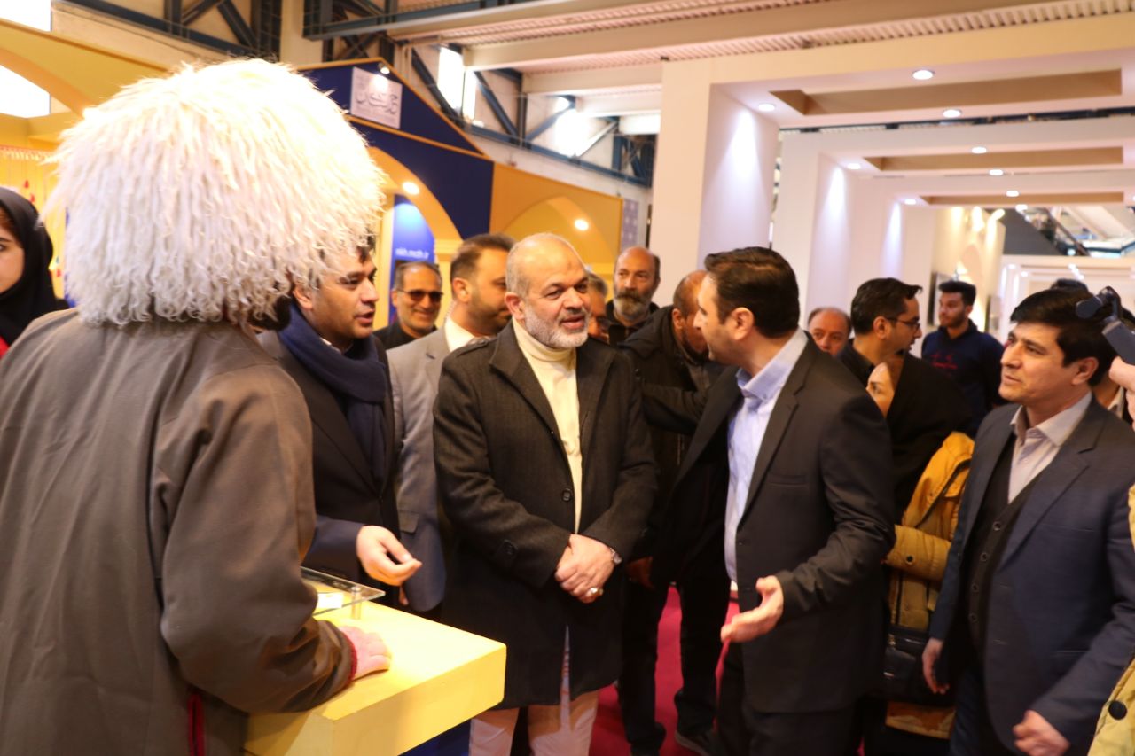 وزیر کشور از غرفه خراسان شمالی در نمایشگاه گردشگری تهران بازدید کرد