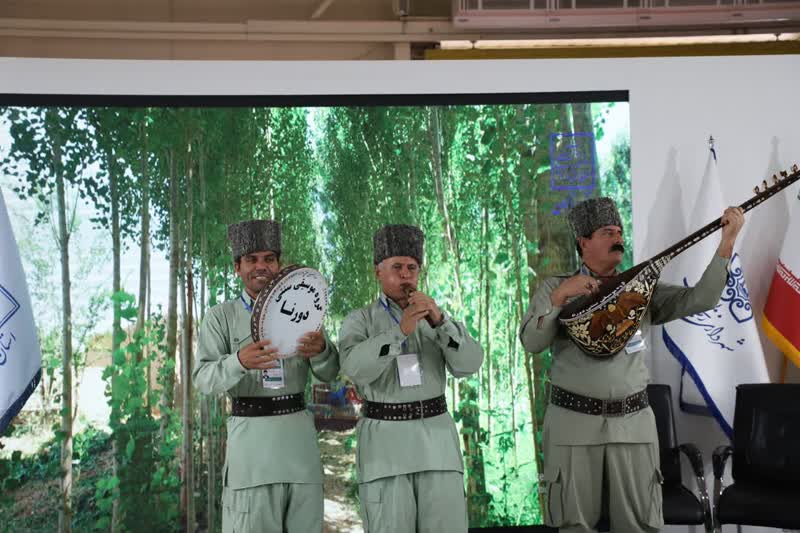 اجرای موسیقی سنتی زنجان در نمایشگاه گردشگری و صنایع‌دستی تهران
