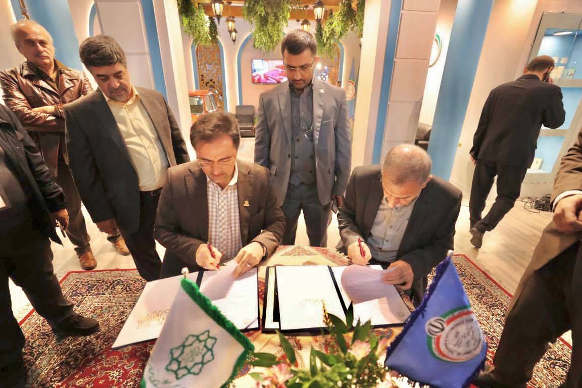 امضای تفاهم‌نامه همکاری شرکت نوسازی اراضی عباس آباد با کانون جهانگردی و اتومبیلرانی