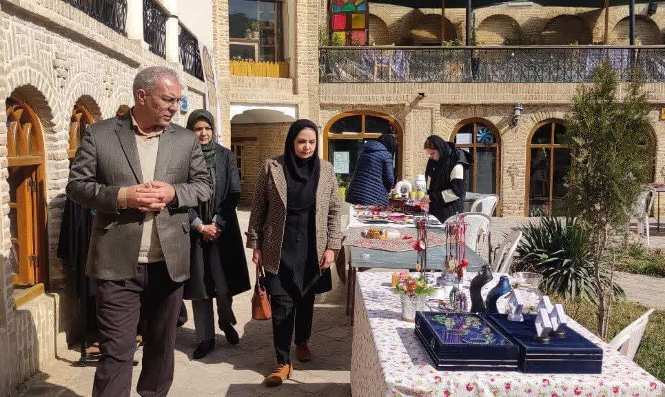 برپایی بازارچه و نمایشگاه صنایع‌دستی در حسینیه جاجرمی بجنورد