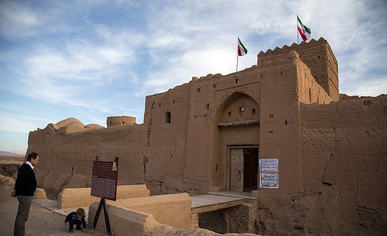 مهریز سرزمین قلعه‌های تاریخی شهرستان مهریز