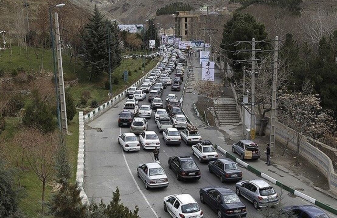 ترافیک نیمه سنگین محور چالوس و آزادراه تهران ـ شمال/ بارش باران در برخی جاده‌ها