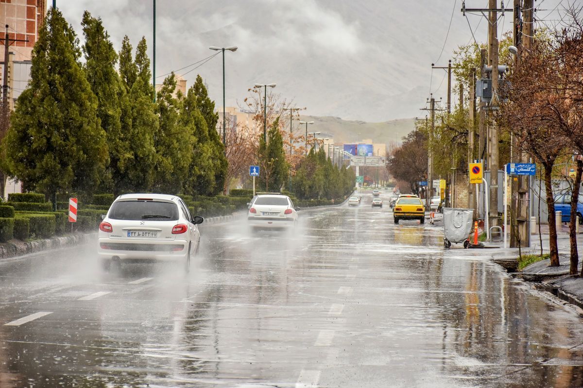 بارش باران در نقاط مختلف کشور/ افزایش محسوس دما در استان‌های ساحلی