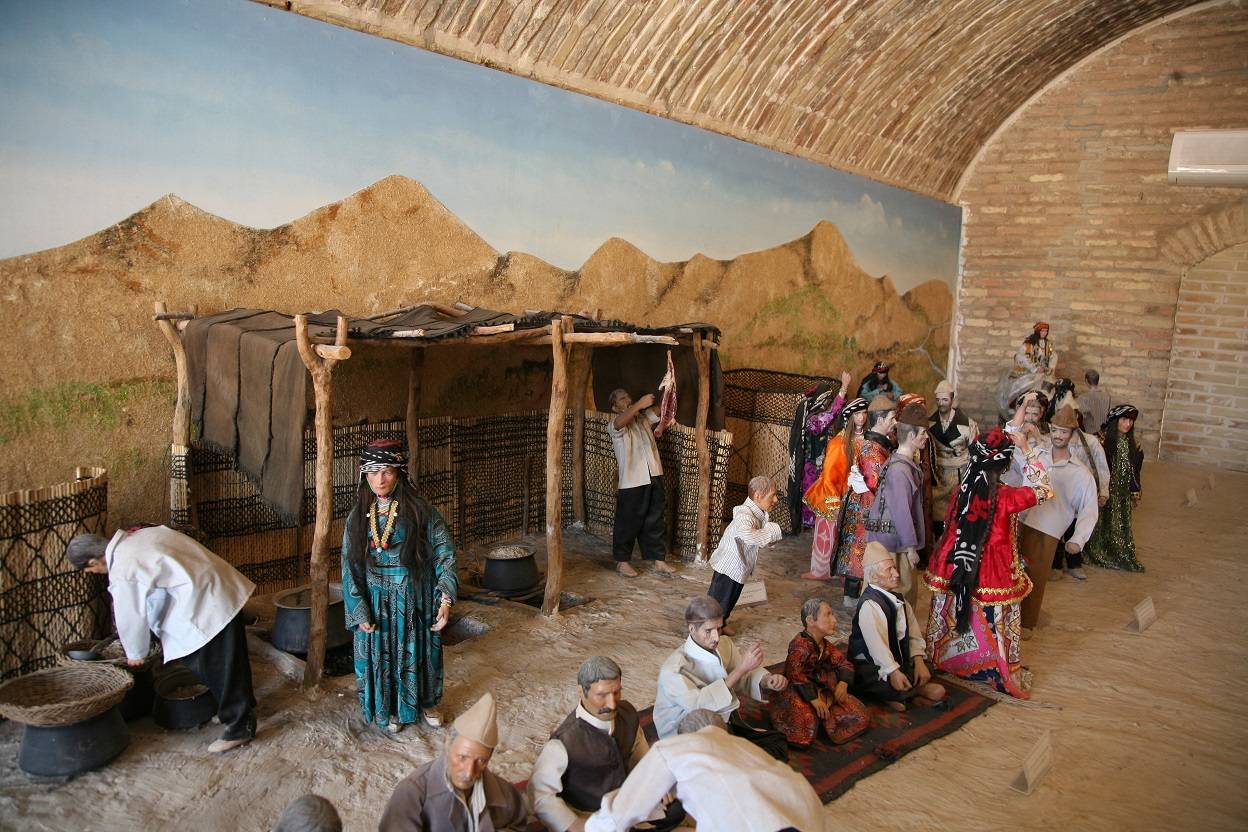 گذری بر آداب و رسوم مردم لرستان در موزه مردم‌شناسی قلعه فلک‌الافلاک