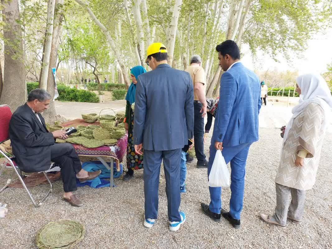 استقبال گردشگران نوروزی از باغ جهانی پهلوان‌پور مهریز
