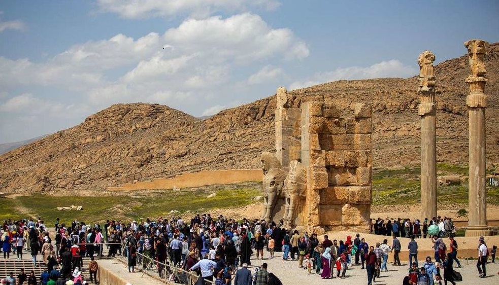 بیش از یک میلیون و 359 هزار نفر گردشگر وارد اماکن تاریخی‌فرهنگی فارس شدند