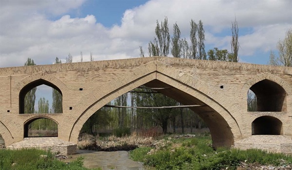 پاکسازی و لایروبی پل‌های تاریخی زنجان انجام شد