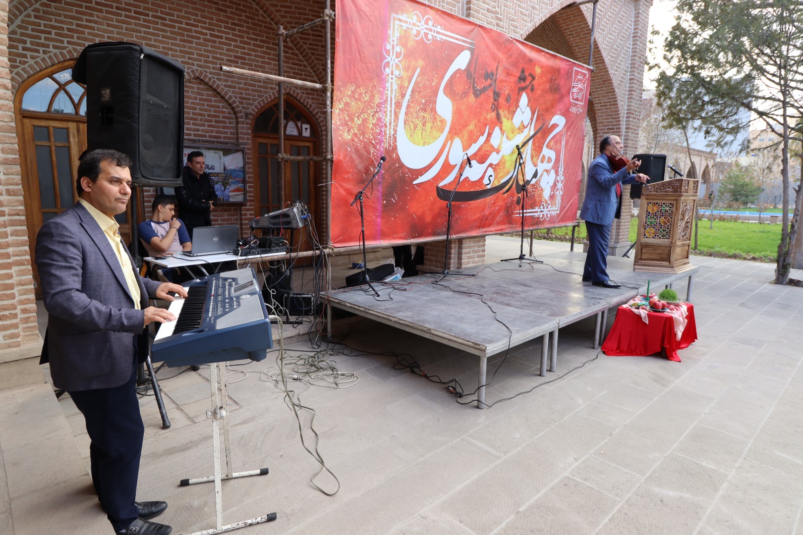 برگزاری نوروزگاه به مناسبت چهارشنبه سوری در باغ دوکمال تبریز