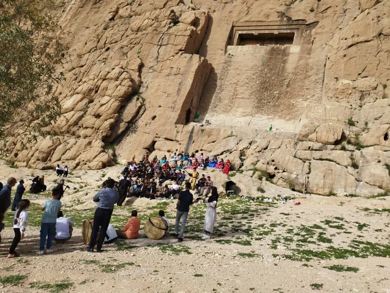 برگزاری مراسم نوروزخوانی در آثار تاریخی محور ساسانی کرمانشاه/ آبشار پیران مورد علاقه گردشگران