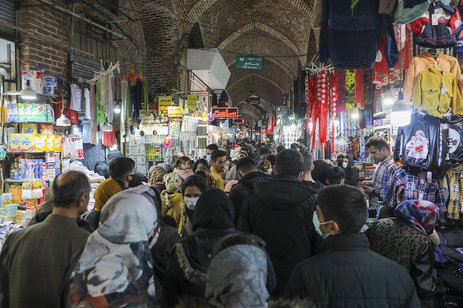 حال و هوای شب عید در بازار تاریخی اردبیل