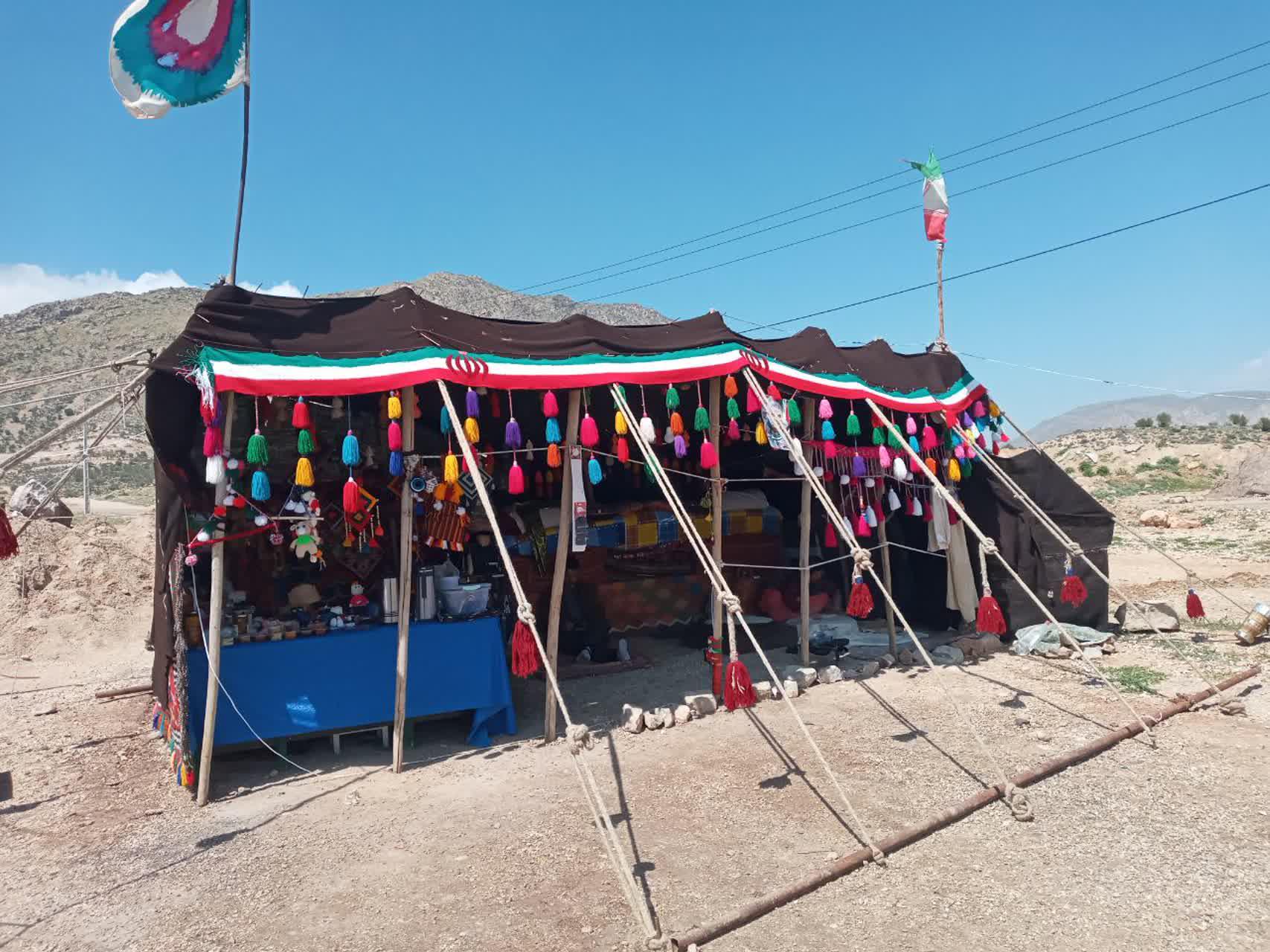برپایی سیه چادر  کمپین 30-60 در جنب چشمه شاه بهرامی کوار استان فارس