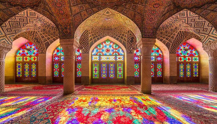 ارائه خدمات ویژه به گردشگران خارجی بازدیدکننده از مسجد نصیرالملک