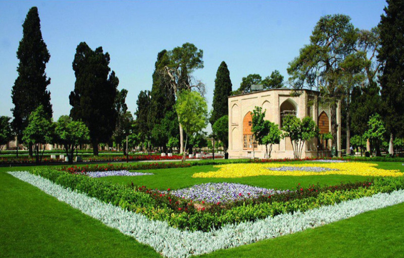 استقرار ستاد نظارت بر خدمات سفر نوروزی شیراز در باغ جهان‌نما