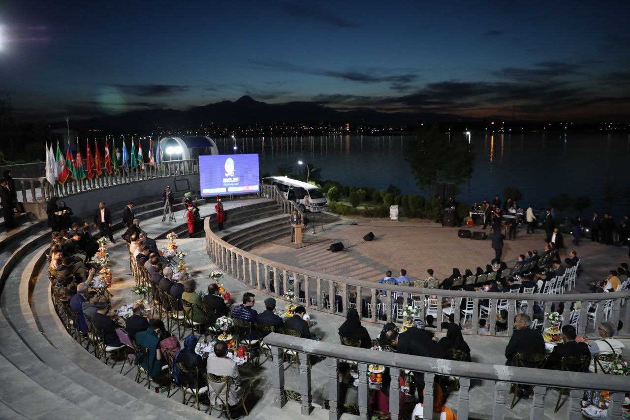 بازدید سفرای کشورهای عضو اکو از دریاچه شورابیل