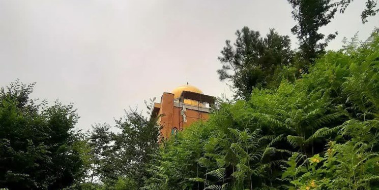 امامزاده‌ای بر فراز قُله