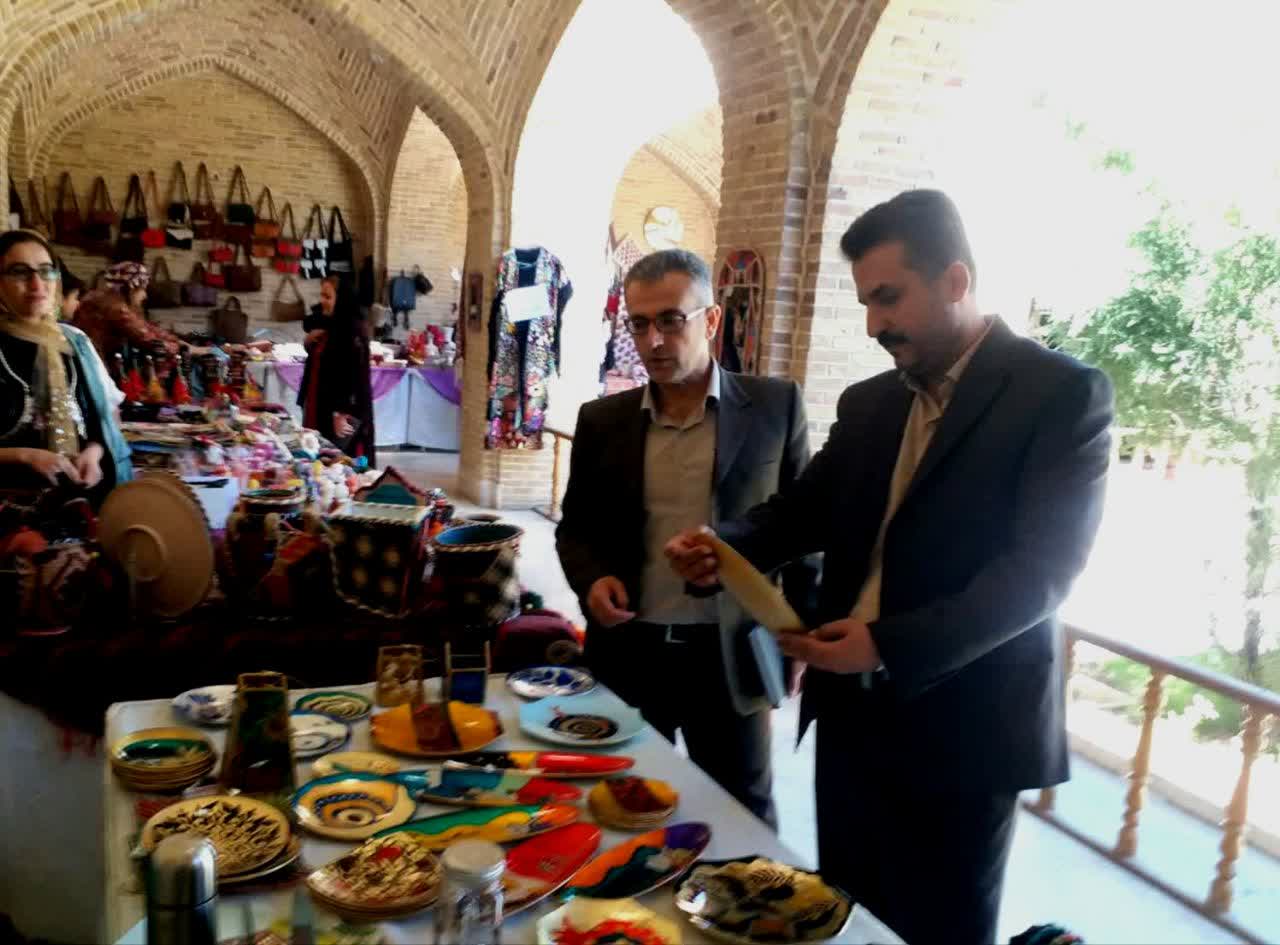 برپایی نمایشگاه صنایع‌دستی به‌مناسبت روز سنندج
