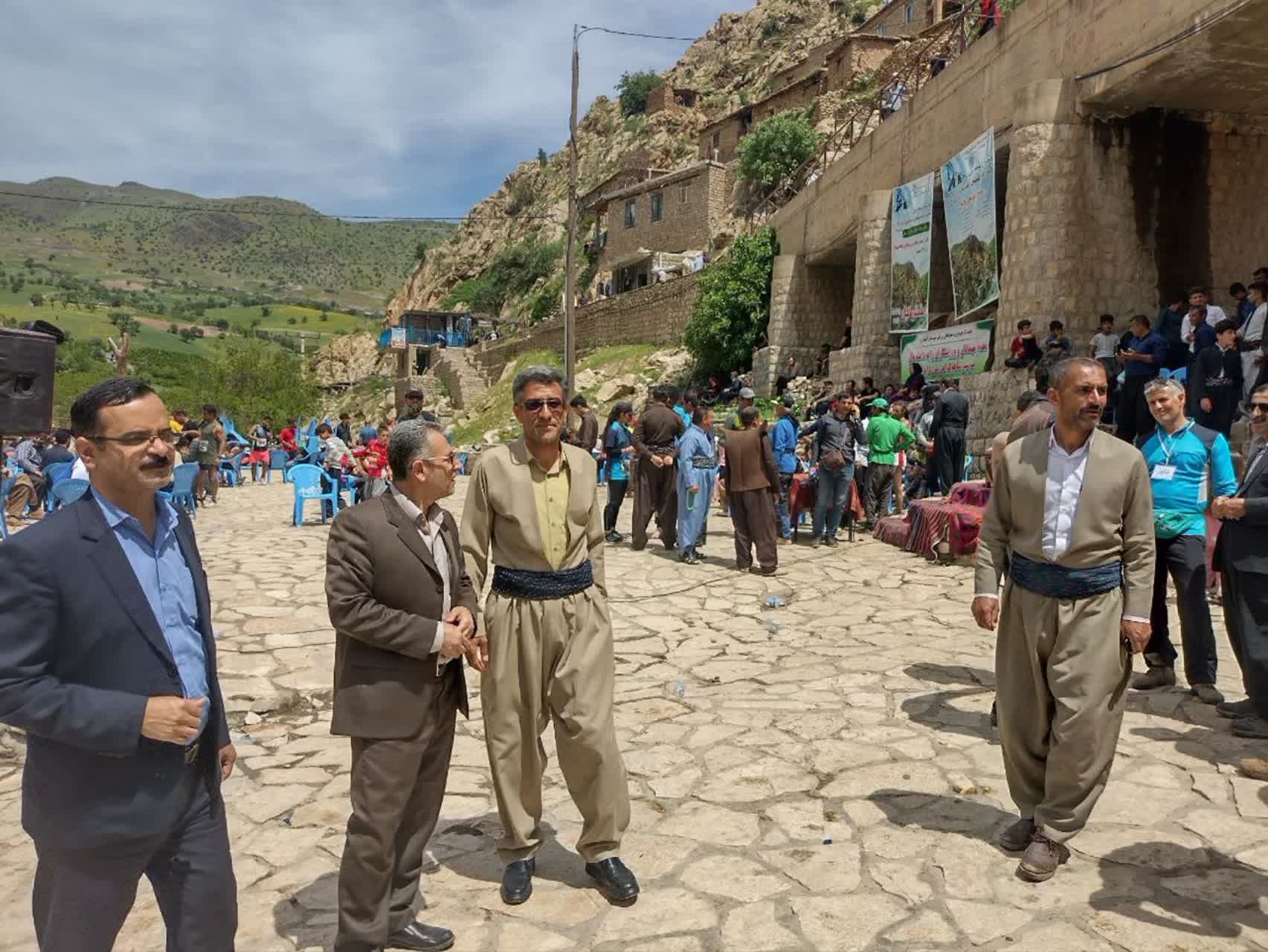 بافت و معماری بومی روستاهای گردشگری کردستان حفظ شود