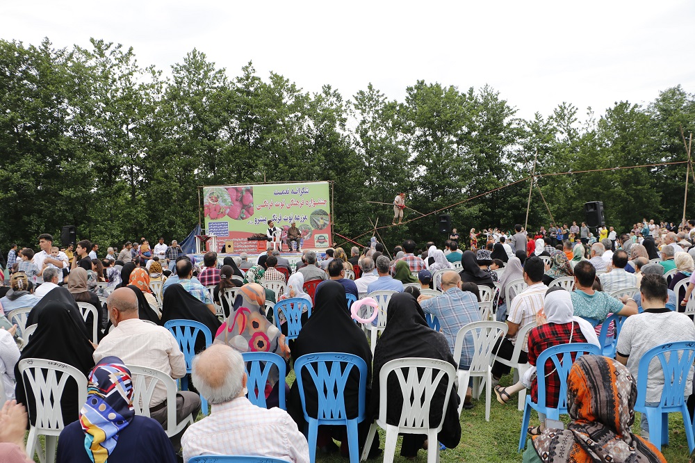 برگزاری جشنواره توت فرنگی در روستای خطیب گوراب فومن