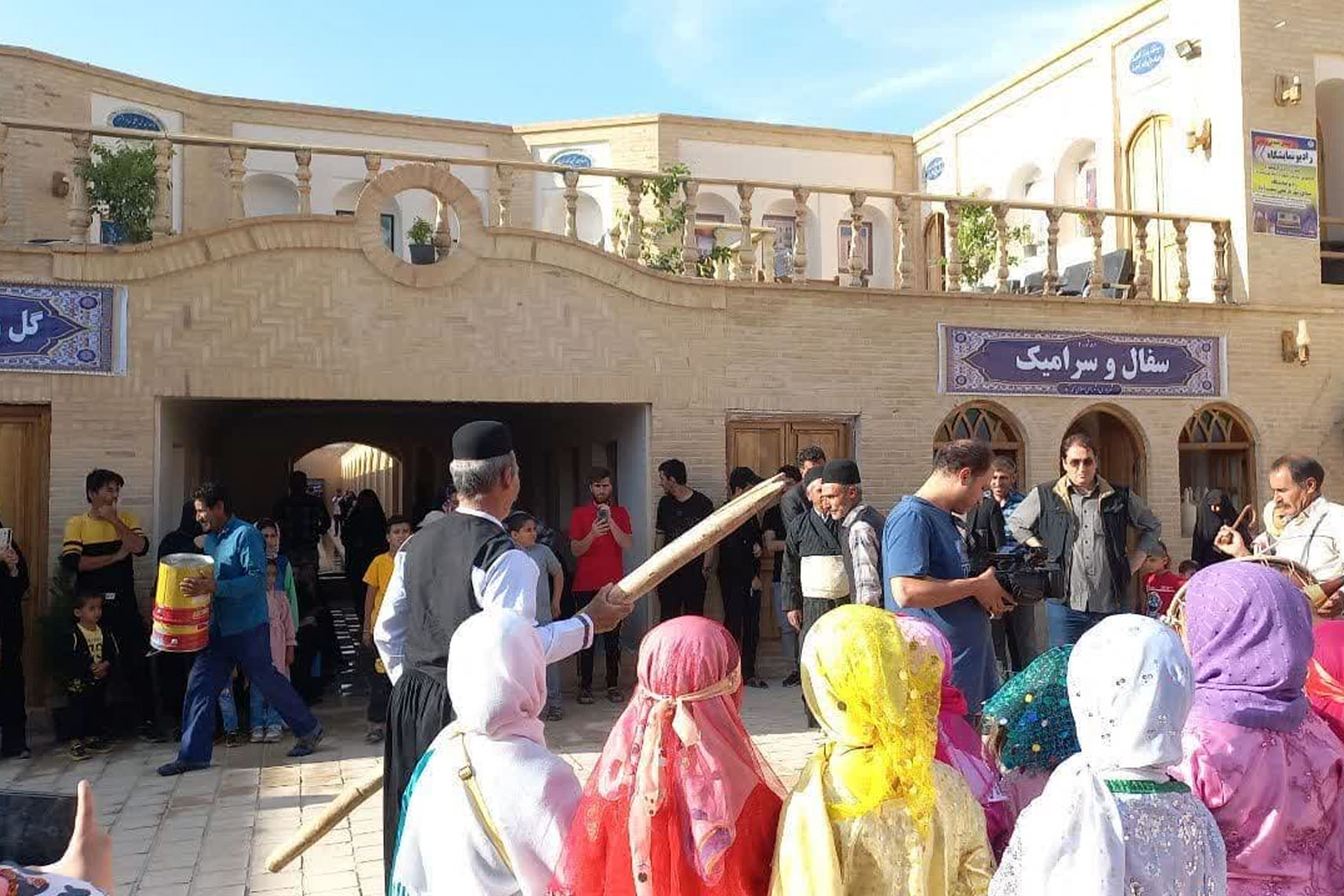 برگزاری نمایشگاه صنایع‌دستی و سوغات محلی در شرق اصفهان