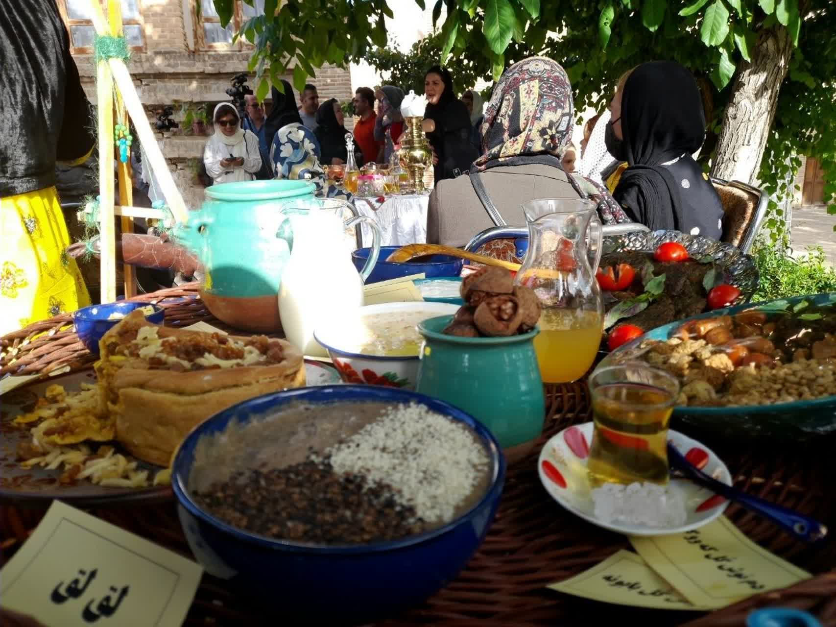 برگزاری جشنواره غذاهای بومی‌ محلی با هدف تنوع‌بخشی به جاذبه‌های گردشگری کردستان