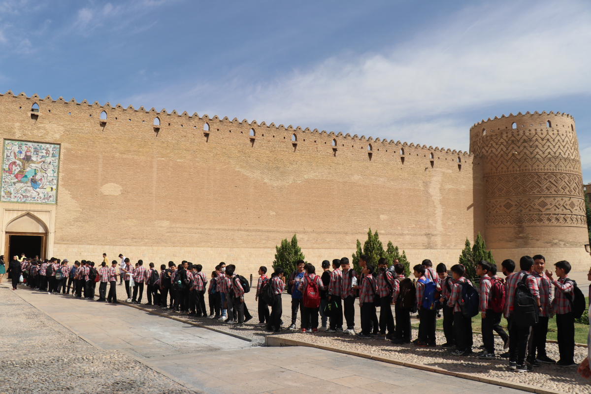 بازدید دانش آموزان همیار میراث فرهنگی از مجموعه زندیه شیراز