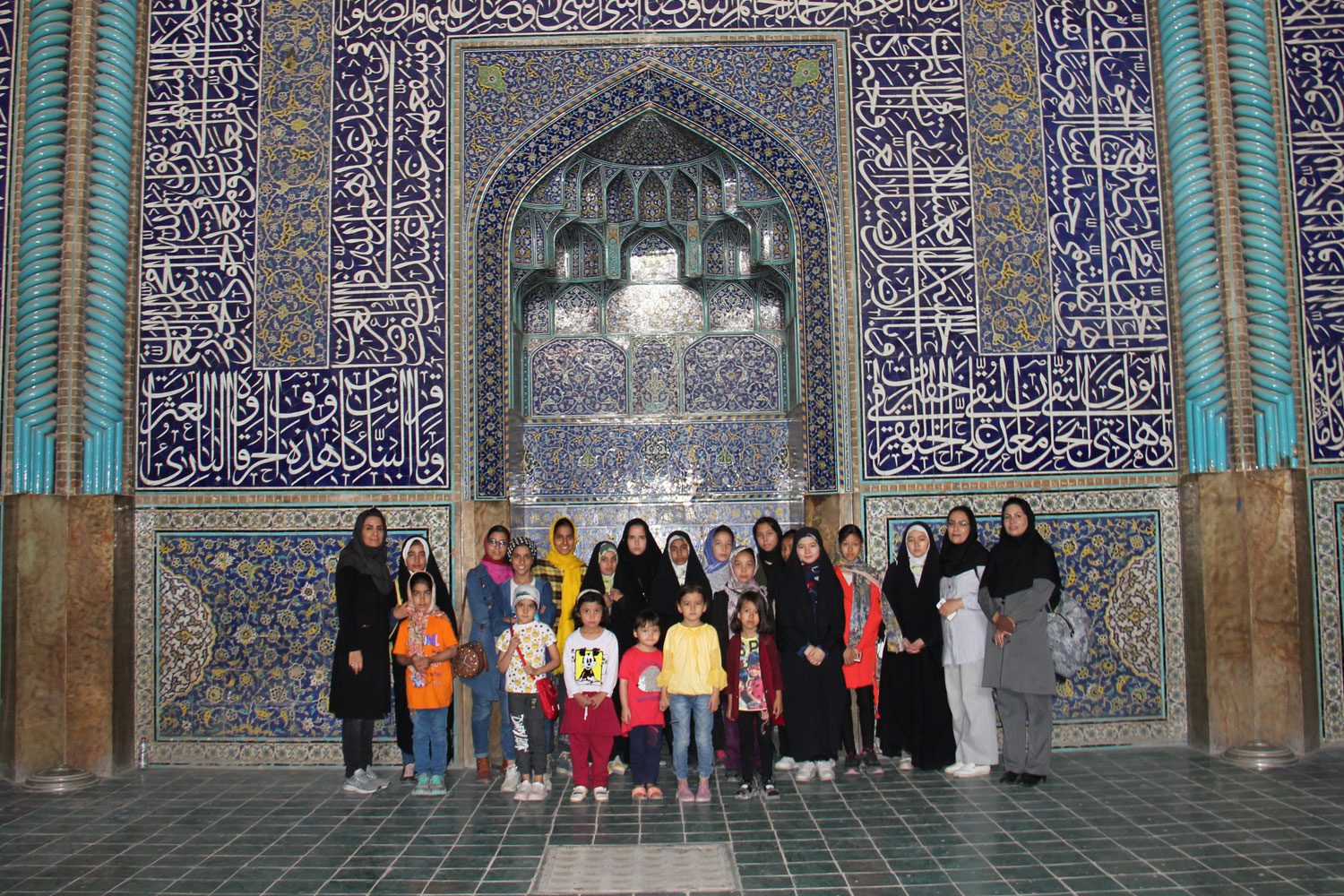 بازدید کودکان بی سرپرست از مسجد شیخ لطف الله