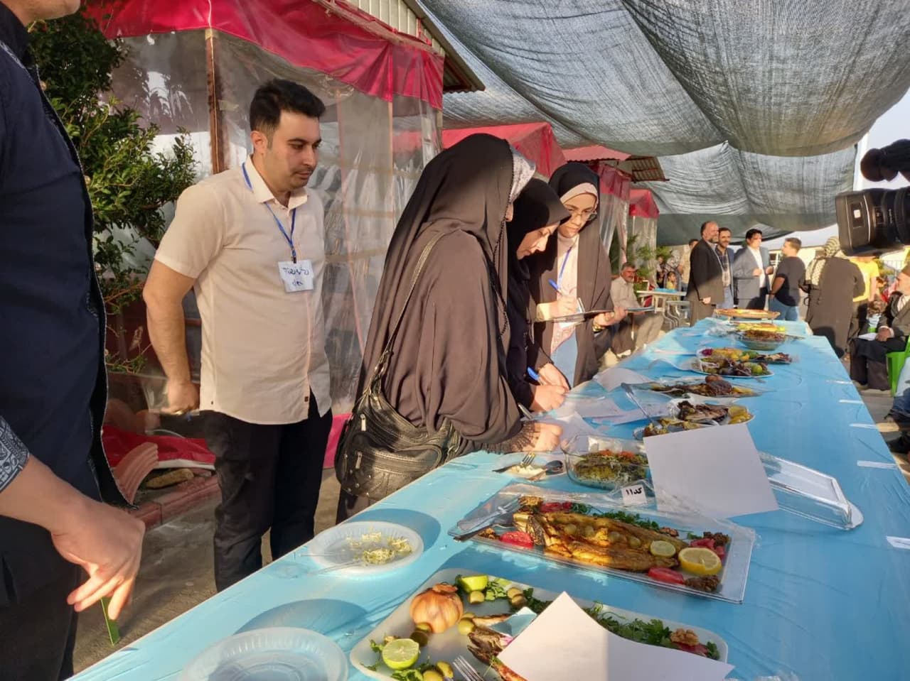 اولین جشنواره گل انار و طبخ آبزیان محلات برگزار شد
